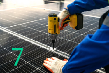 Verwijderen 7 zonnepanelen schuin dak incl. onderconstructie