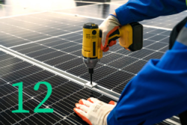 Verwijderen 12 zonnepanelen schuin dak incl. onderconstructie